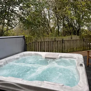 Apartment Blaydonburn - Sleeps 4 5 - Parking - Hottub - Yard, Blaydon-on-Tyne