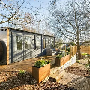 https://the-cosy-cabin.cardiffhotelswales.com